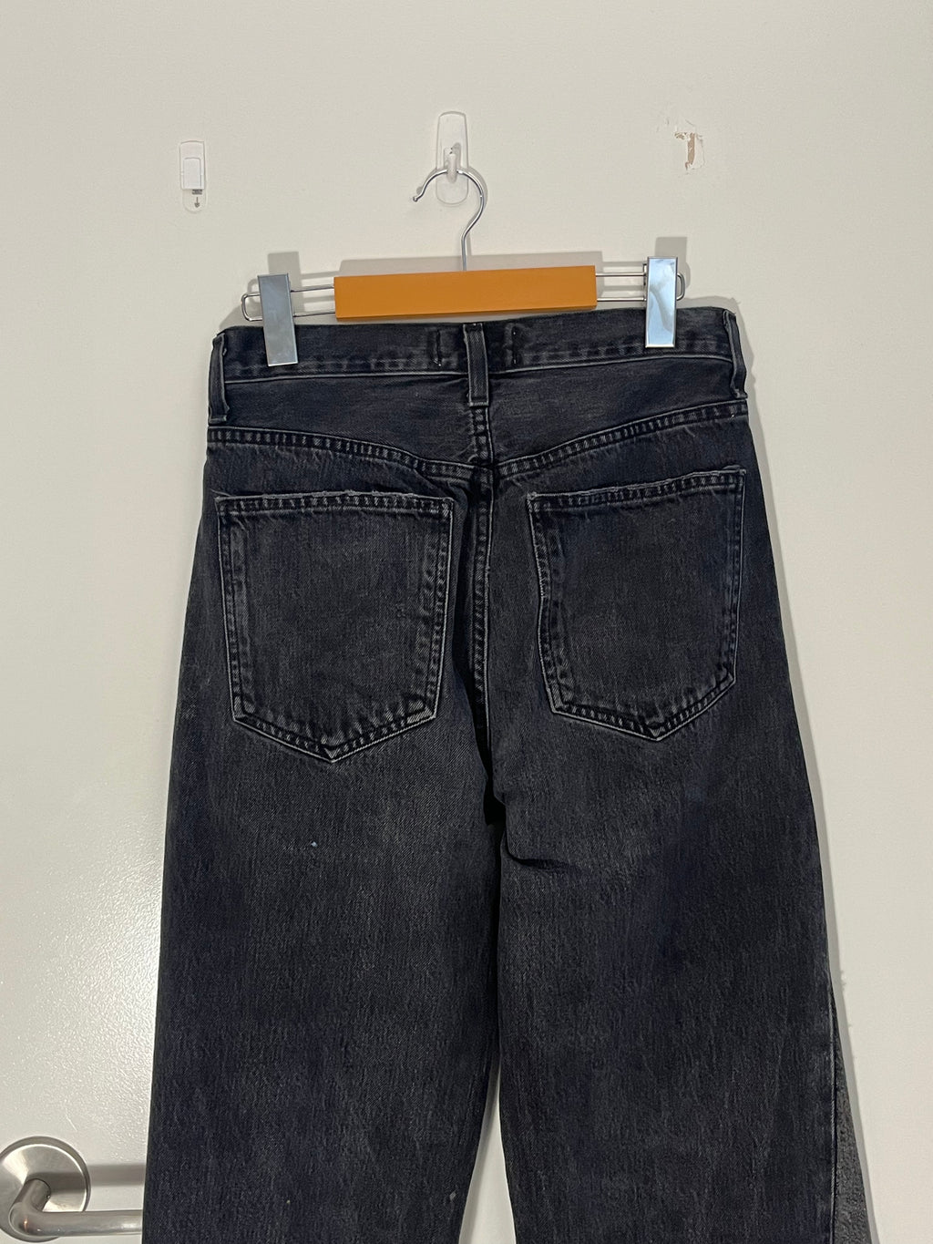 AGOLDE 90s REWORKED SWIRL LEG JEANS IN WASHED BLACKAGOLDE 90s REWORKED SWIRL LEG JEANS IN WASHED BLACK