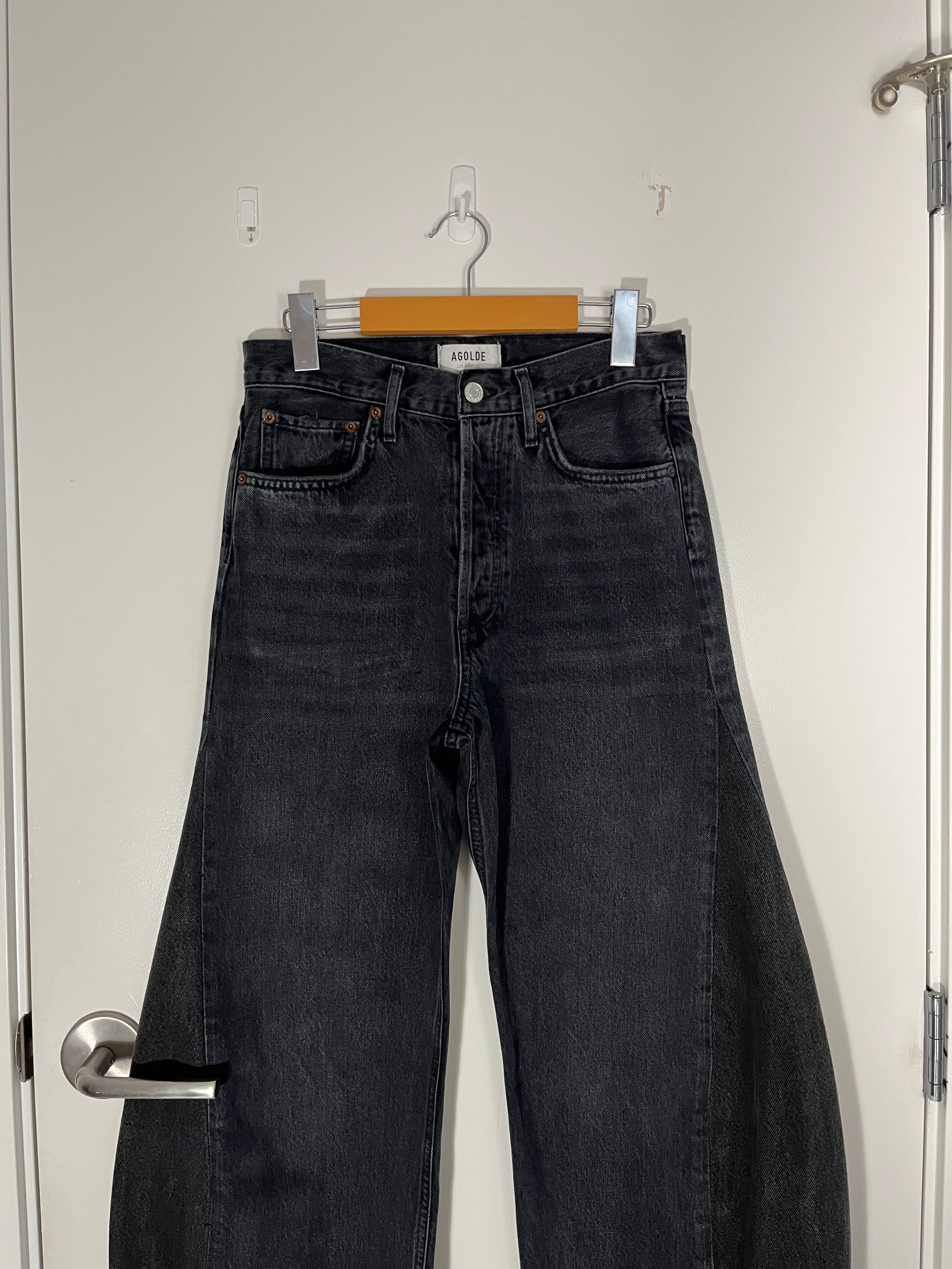 AGOLDE 90s REWORKED SWIRL LEG JEANS IN WASHED BLACKAGOLDE 90s REWORKED SWIRL LEG JEANS IN WASHED BLACK