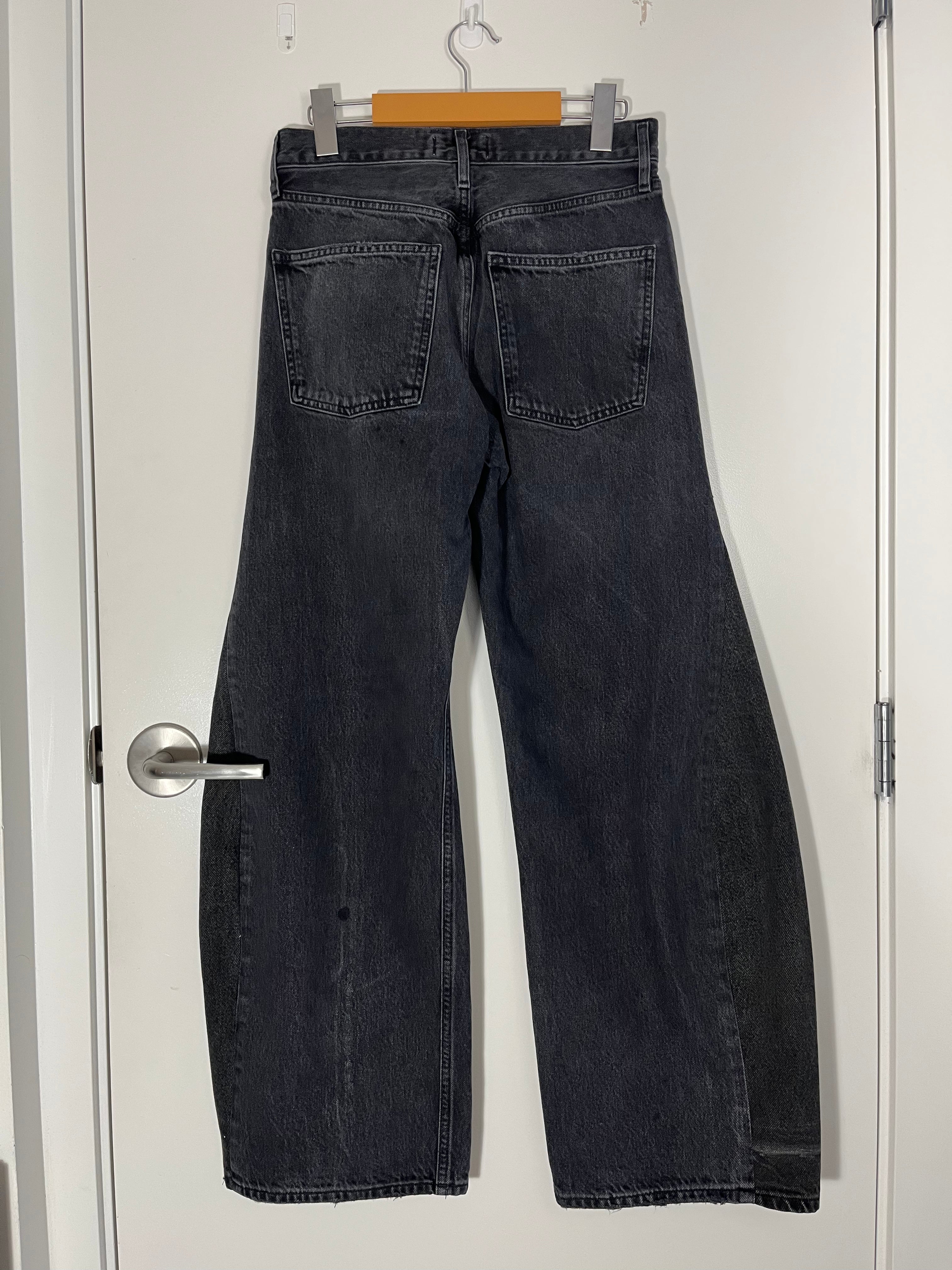 AGOLDE 90s REWORKED SWIRL LEG JEANS IN WASHED BLACKAGOLDE 90s REWORKED SWIRL LEG JEANS IN WASHED BLACK