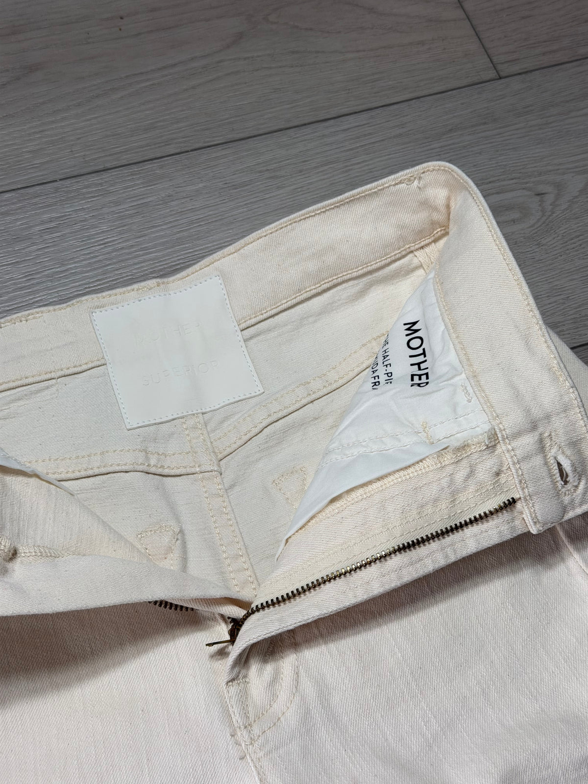 MOTHER Cream half pipe Bermuda fray 23