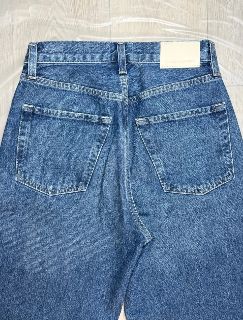 Citizens of Humanity AYLA Wide-Leg Jeans in Medium Blue Wash