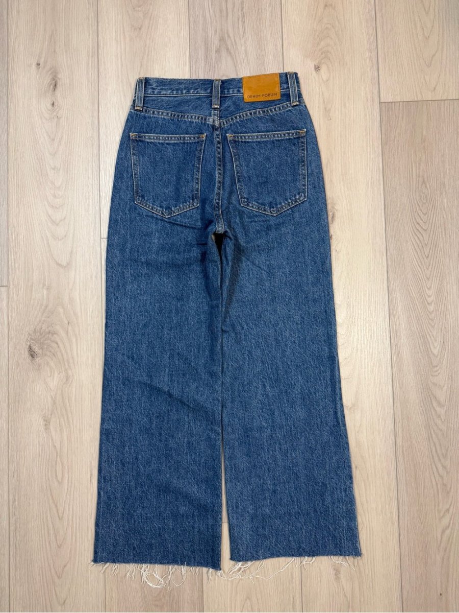 Denim Forum High-Rise Cropped Wide-Leg Jeans in Blue - TheRWDenimDenim Forum High-Rise Cropped Wide-Leg in Blue – TheRWDenim