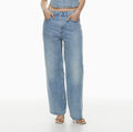 Denim Forum 90s Boyfriend Lo-Rise Baggy on model