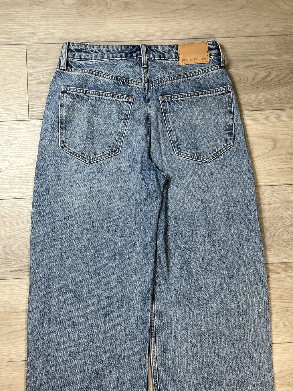 Denim Forum baggy jean back