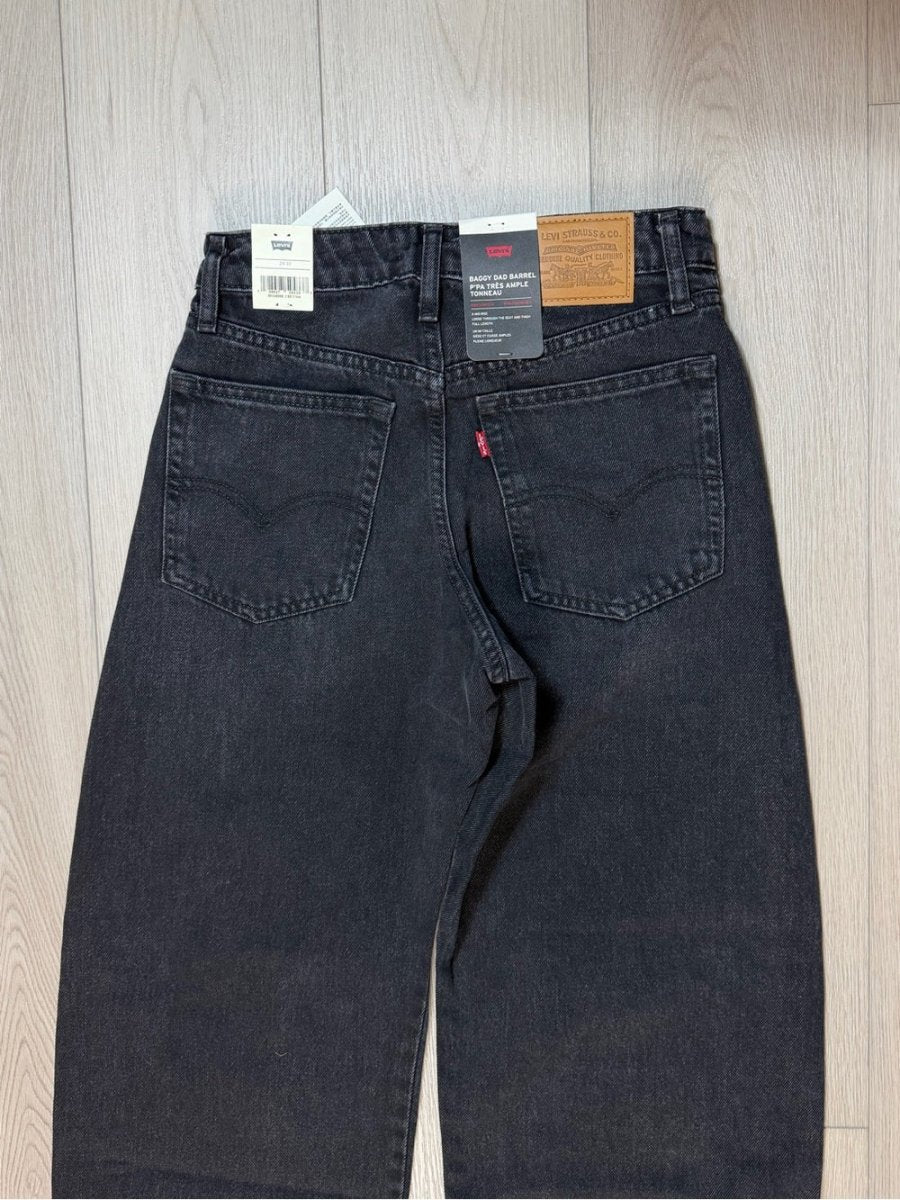 Levi’s Barrel Black jeans woman’s size 24x30 - TheRWDenimLevi's Barrel Black Woman's Wide-Leg – TheRWDenim