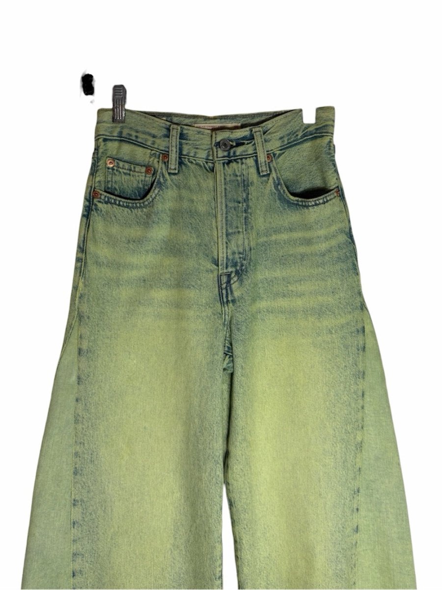 Levi's High-Rise Wide Leg Light Green Jeans upcycled - TheRWDenimLevi's High-Rise Wide Leg Light Green Upcycled Reworked Denim – TheRWDenim