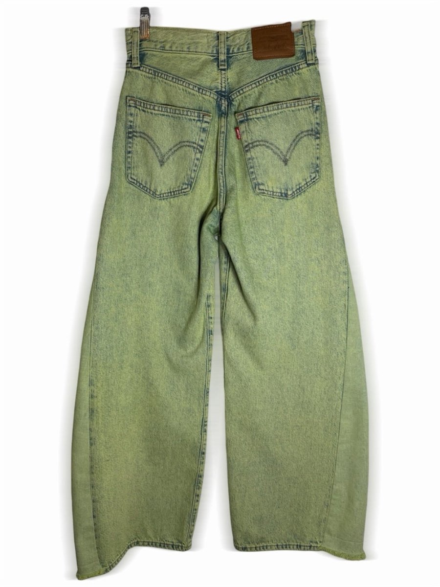 Levi's High-Rise Wide Leg Light Green Jeans upcycled - TheRWDenimLevi's High-Rise Wide Leg Light Green Upcycled Reworked Denim – TheRWDenim