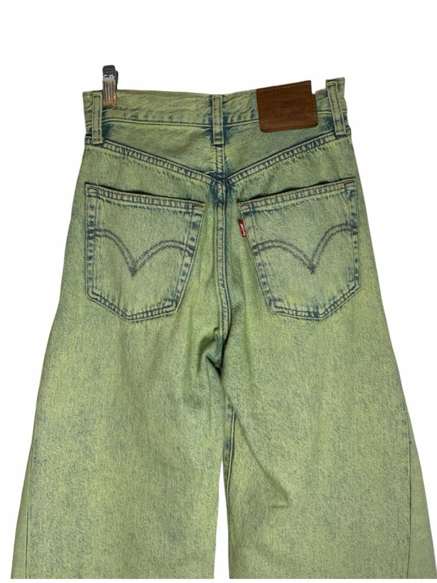 Levi's High-Rise Wide Leg Light Green Jeans upcycled - TheRWDenimLevi's High-Rise Wide Leg Light Green Upcycled Reworked Denim – TheRWDenim