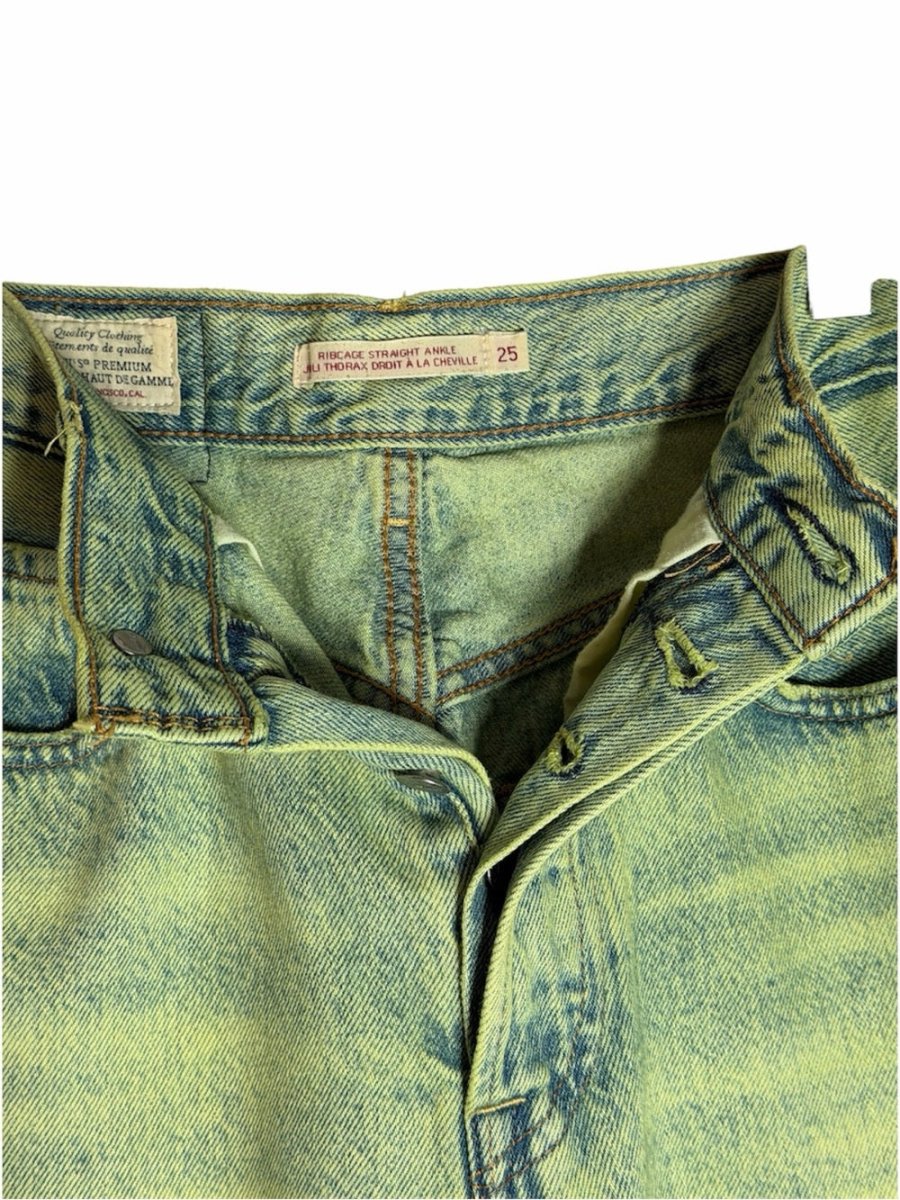 Levi's High-Rise Wide Leg Light Green Jeans upcycled - TheRWDenimLevi's High-Rise Wide Leg Light Green Upcycled Reworked Denim – TheRWDenim