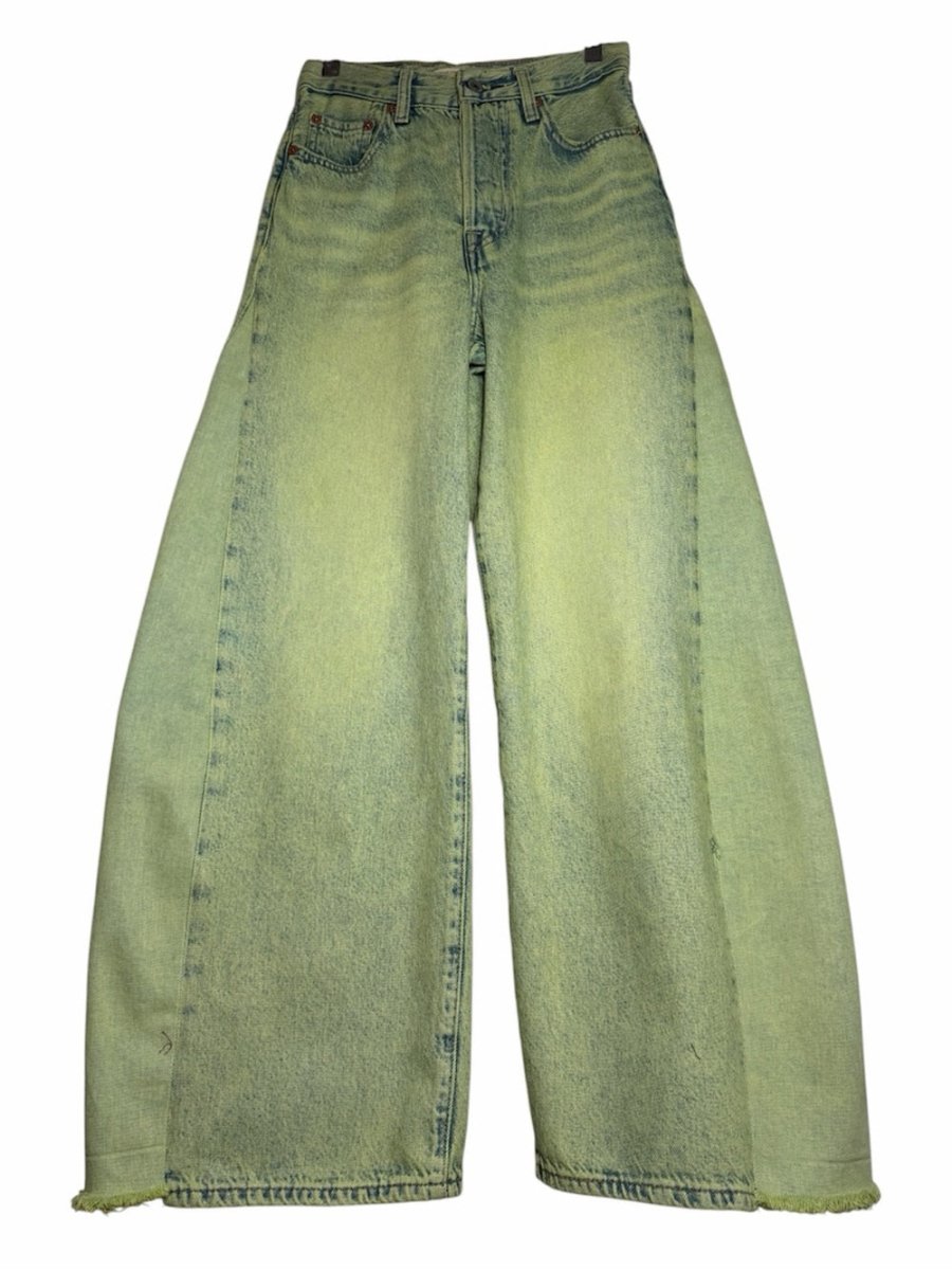 Levi's High-Rise Wide Leg Light Green Jeans upcycled - TheRWDenimLevi's High-Rise Wide Leg Light Green Upcycled Reworked Denim – TheRWDenim