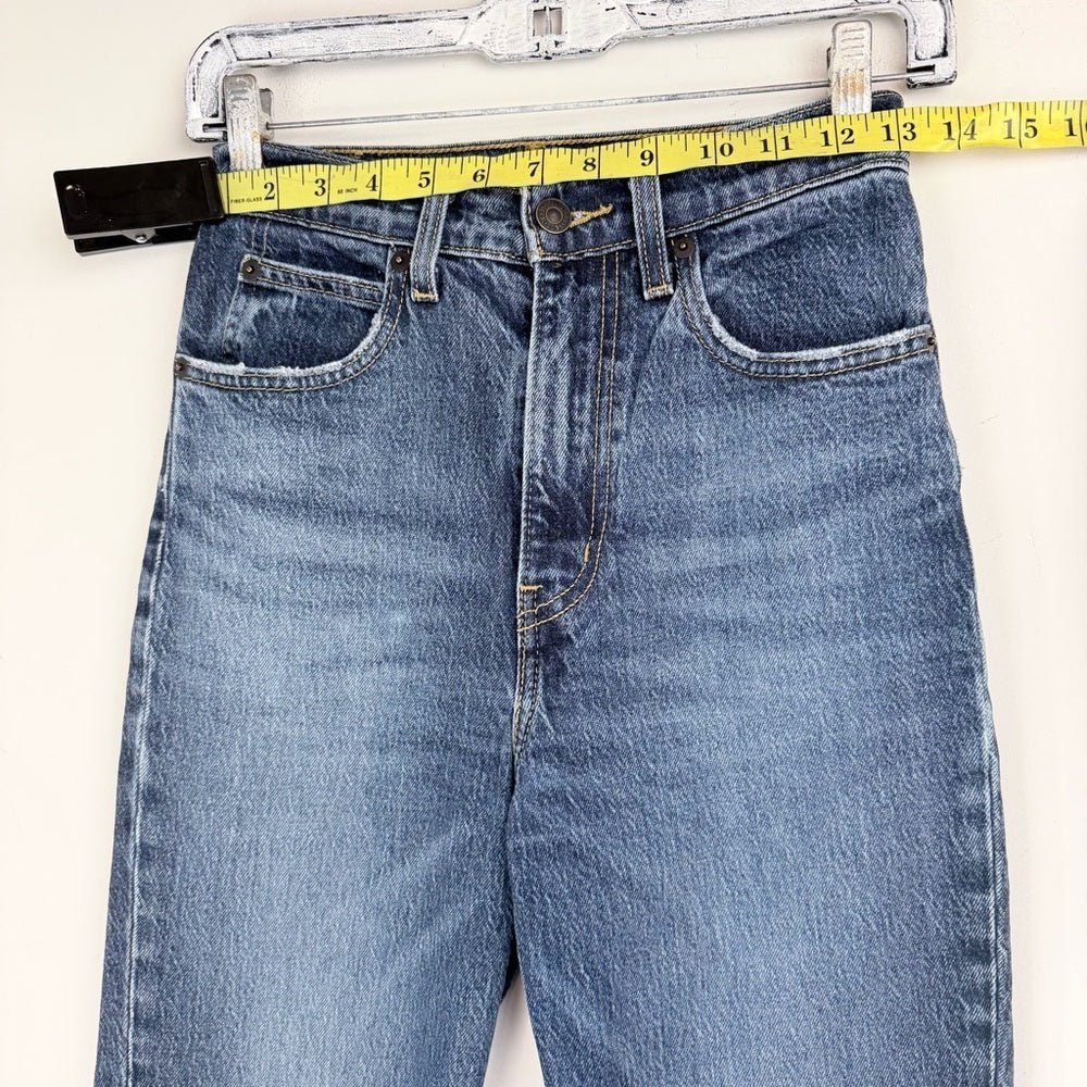 Levi’s jeans 70s High Rise Slim Straight size 24 - TheRWDenimLevi's 70s High Rise Slim Straight Blue Wash – TheRWDenim