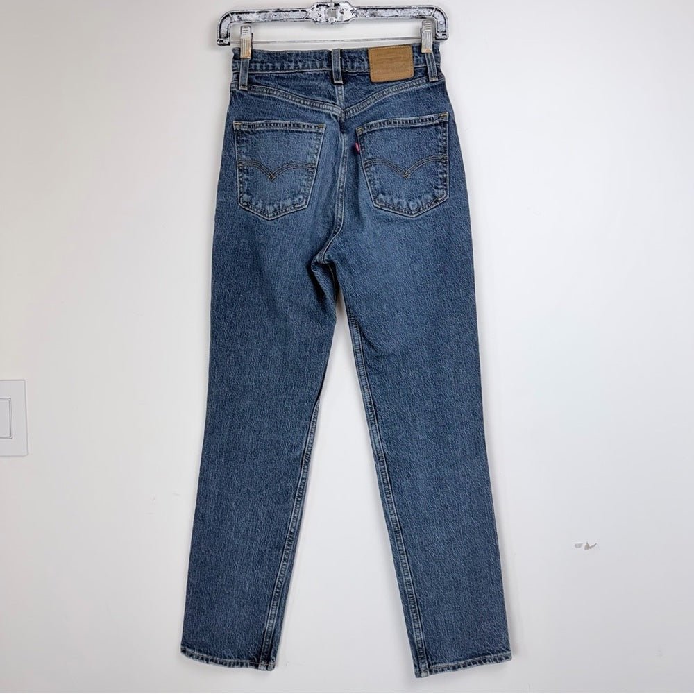 Levi’s jeans 70s High Rise Slim Straight size 24 - TheRWDenimLevi's 70s High Rise Slim Straight Blue Wash – TheRWDenim