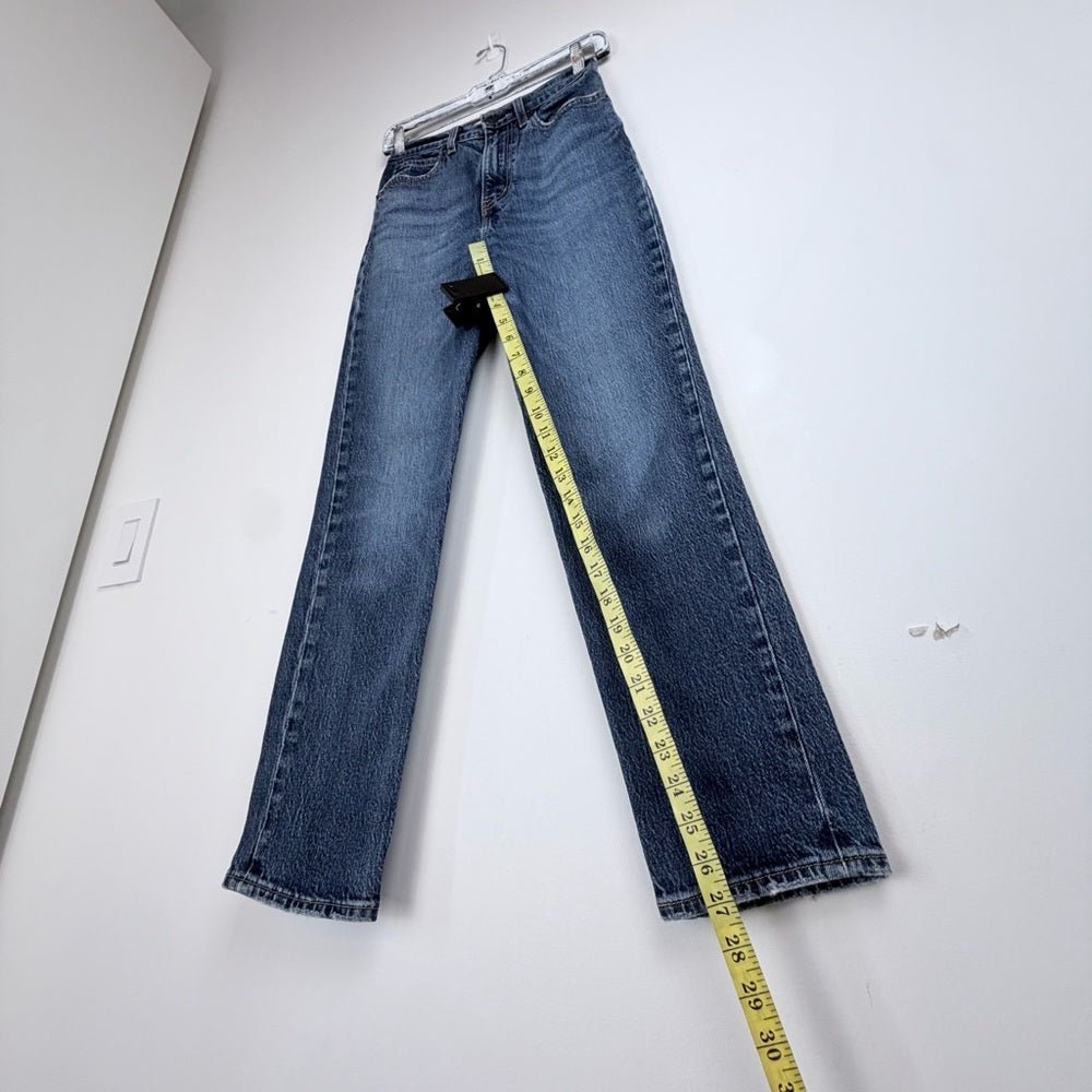 Levi’s jeans 70s High Rise Slim Straight size 24 - TheRWDenimLevi's 70s High Rise Slim Straight Blue Wash – TheRWDenim