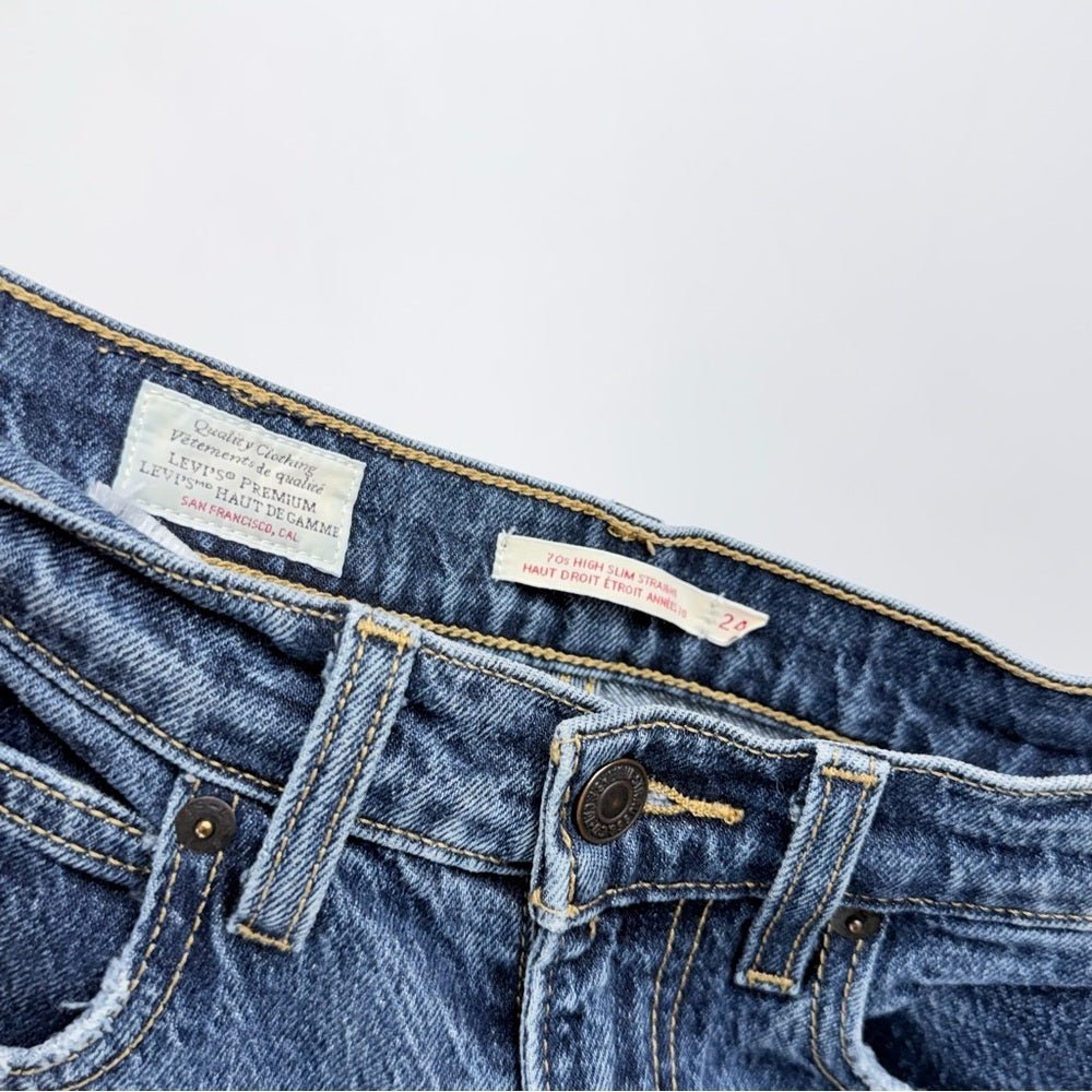 Levi’s jeans 70s High Rise Slim Straight size 24 - TheRWDenimLevi's 70s High Rise Slim Straight Blue Wash – TheRWDenim