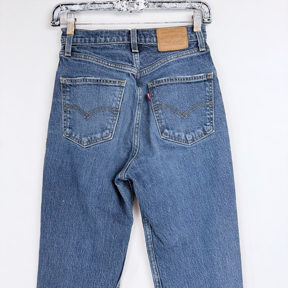 Levi’s jeans 70s High Rise Slim Straight size 24 - TheRWDenimLevi's 70s High Rise Slim Straight Blue Wash – TheRWDenim