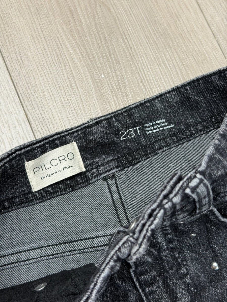 The Adi Mid-Rise Studded Flare jeans Pilcro size 23 TALL - BNWT - TheRWDenimPilcro The Adi Mid-Rise Studded Flare Wide-Leg Black – TheRWDenim