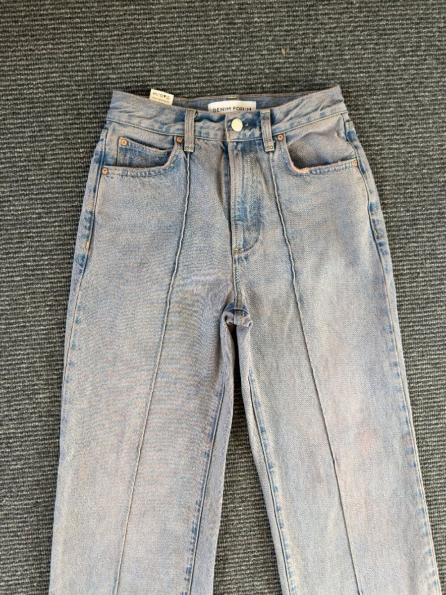The Tailored high rise wide leg size 24 - TheRWDenimThe Tailored High Rise Wide Leg Blue Wash – TheRWDenim